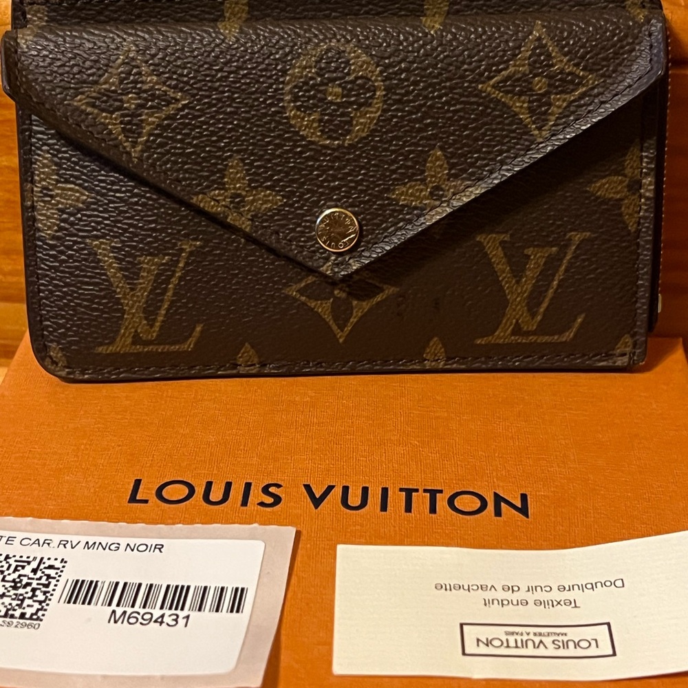 AUTHENTIC❗️Louis Vuitton Brown Monogram canvas, trim with black leather